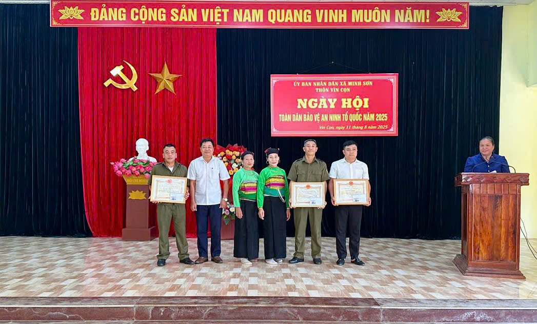 Anh-tin-bai